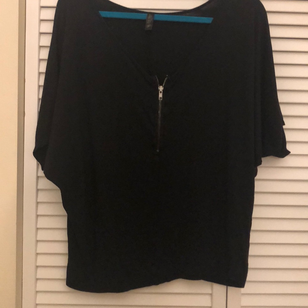Simple black top